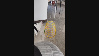 Túnel de juegos con plumas y sisal