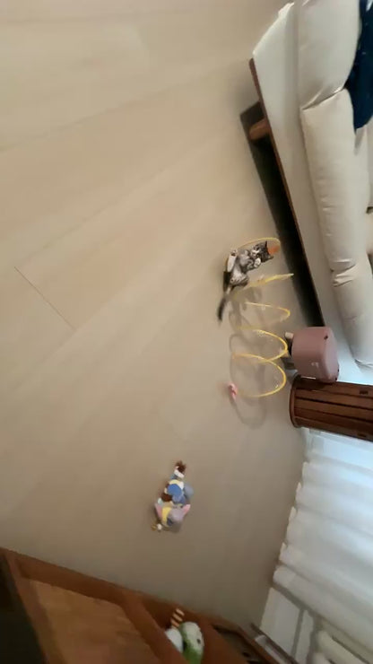 Túnel de juegos con plumas y sisal