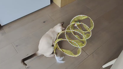 Túnel de juegos con plumas y sisal