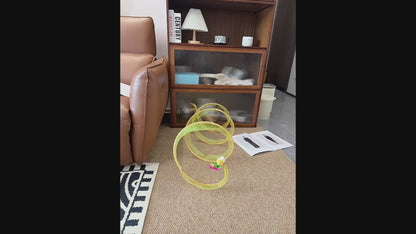 Túnel de juegos con plumas y sisal