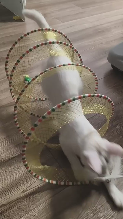 Túnel de juegos con plumas y sisal